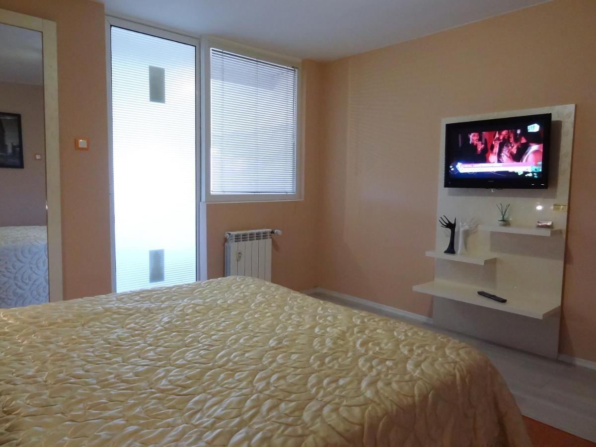 Lvc,Lac & Nyc Apartshotel Faleza Galaţi Buitenkant foto