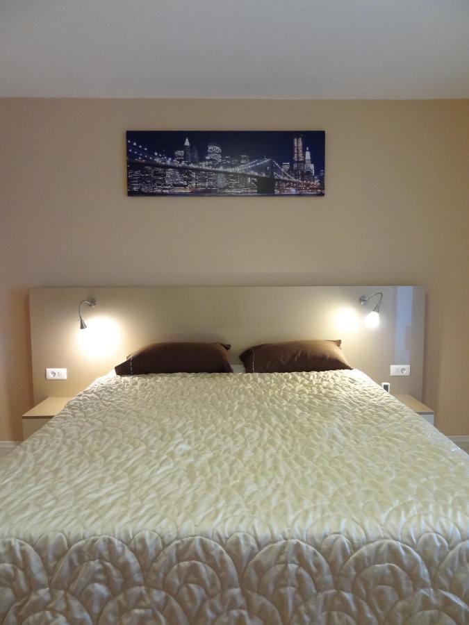 Lvc,Lac & Nyc Apartshotel Faleza Galaţi Buitenkant foto