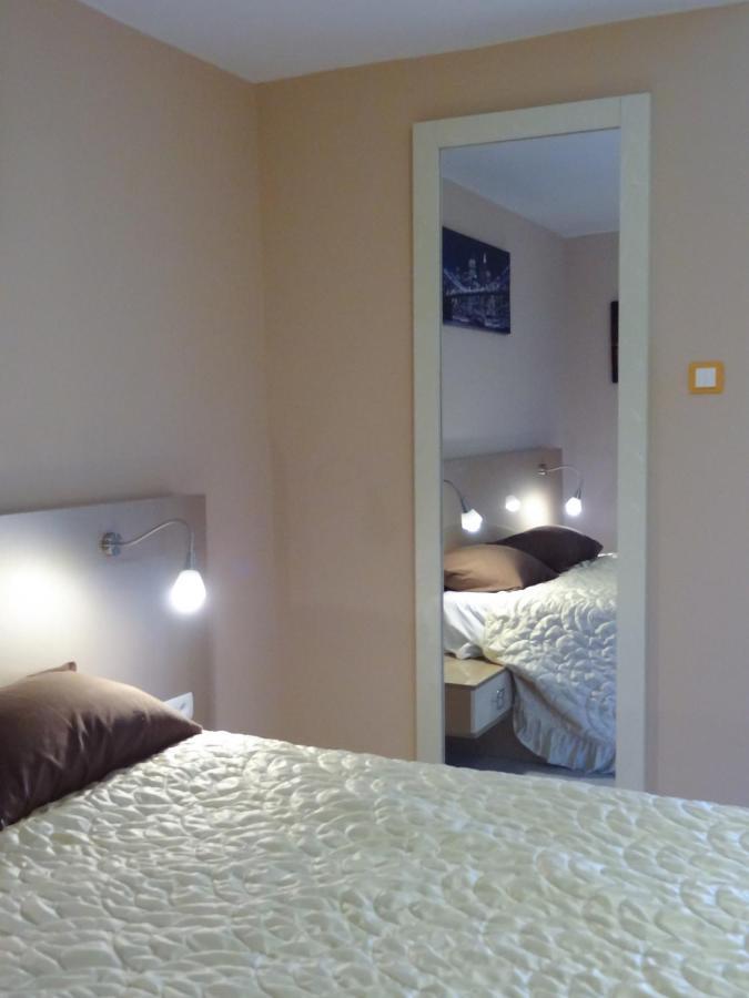 Lvc,Lac & Nyc Apartshotel Faleza Galaţi Buitenkant foto