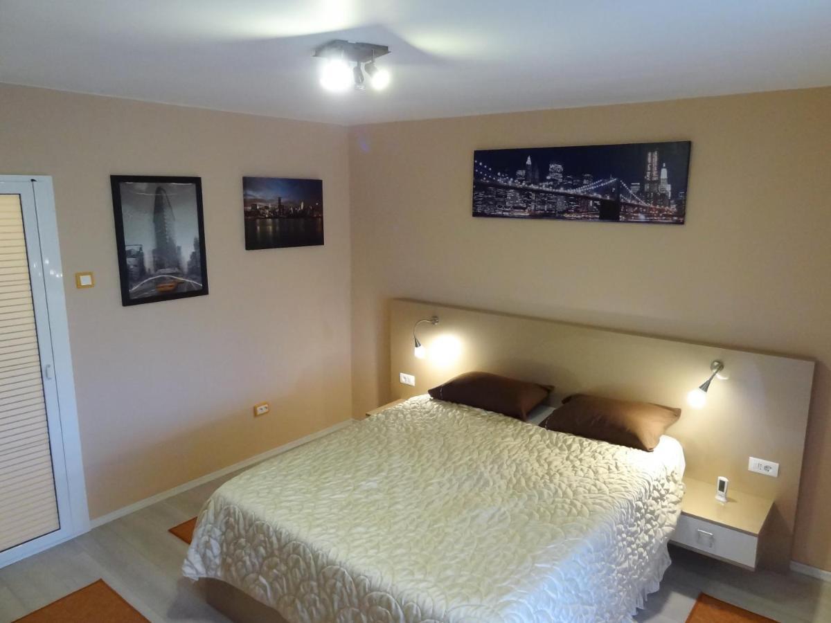 Lvc,Lac & Nyc Apartshotel Faleza Galaţi Buitenkant foto