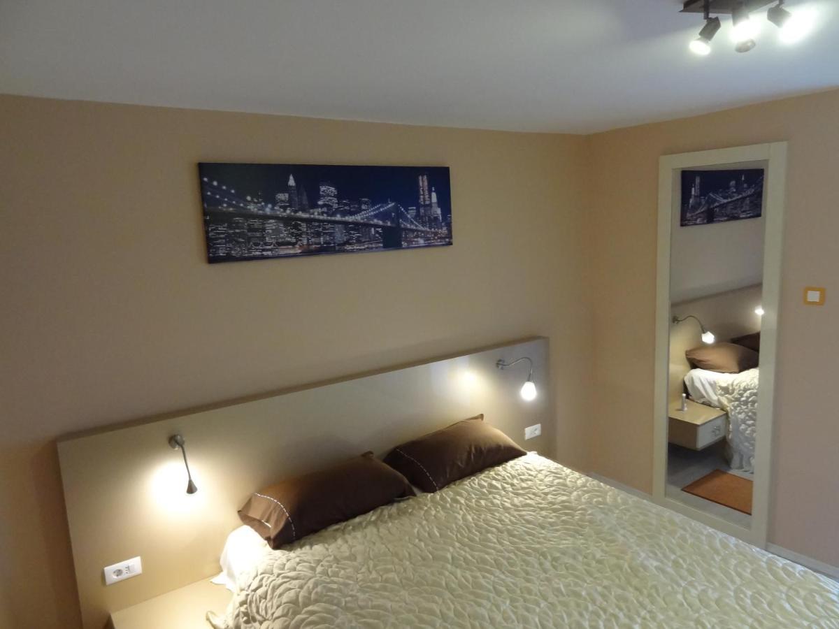 Lvc,Lac & Nyc Apartshotel Faleza Galaţi Buitenkant foto